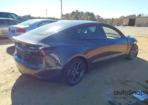 2022 Tesla Model 3 Long Range Dual Motor All-Wheel Drive z USA, uszkodzony, nr VIN 5YJ3E1EB0NF174464